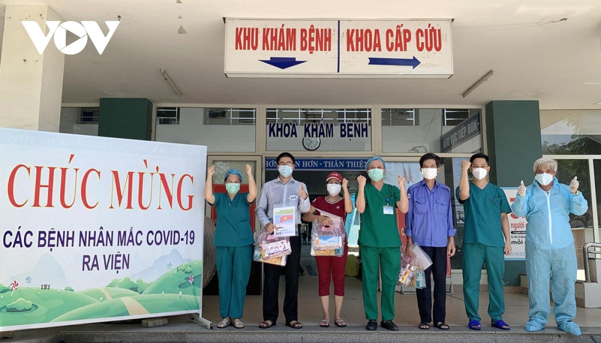 3 bệnh nhân ở Bệnh viện dã chiến Hòa Vang khỏi Covid-19 ra viện.
