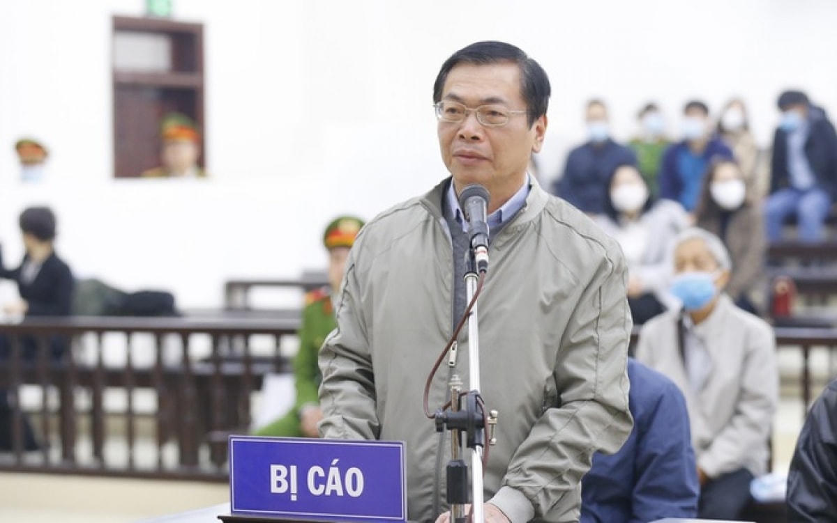 Cựu Bộ trưởng Công Thương Vũ Huy Hoàng bị TAND TP Hà Nội tuyên phạt 11 năm tù liên quan đến vụ án xảy ra tại Sabeco.