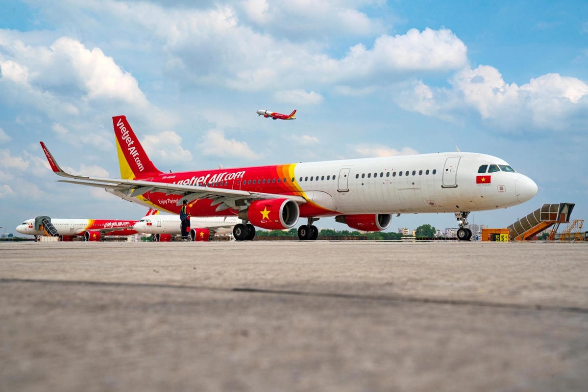Từ 10/10, Vietjet mở lại 15 đường bay đón khách trên những chuyến bay xanh an toàn
