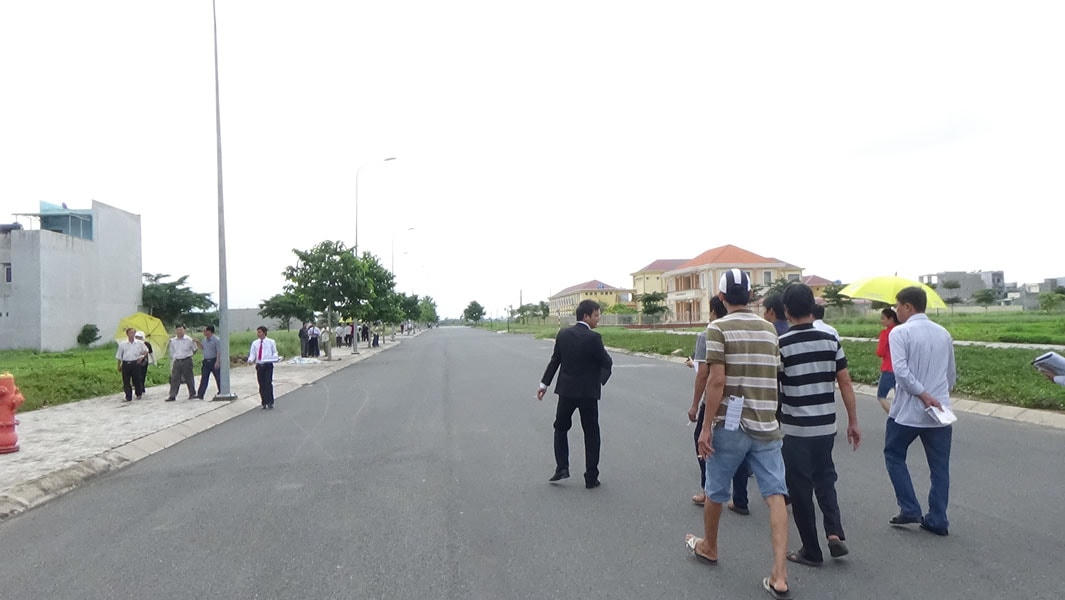 Theo giới chuyên gia, vi phạm quyền tự chủ kinh doanh của các chủ đầu tư dự án và sẽ làm tăng thêm giá bán nhà.