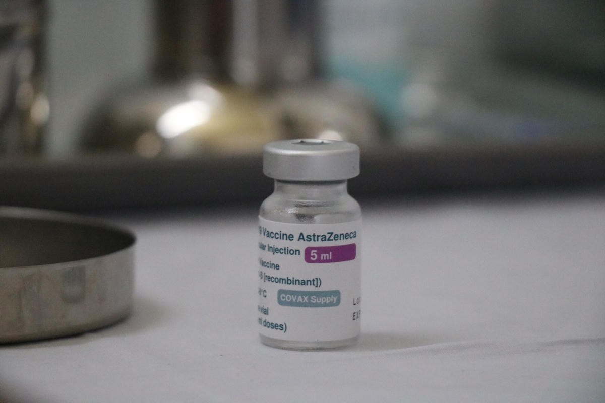 Loại vaccine phòng Covid-19 được sử dụng tiêm chủng lần này tại tỉnh Thừa Thiên - Huế là AstraZeneca được chỉ định để tạo miễn dịch chủ động cho người từ 18 tuổi trở lên để phòng Covid-19.