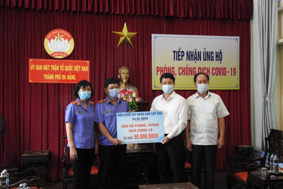 Viện KSND cấp cao tại Đà Nẵng ủng hộ Quỹ vaccine phòng Covid-19. Ảnh Thanh Tùng.Công ty TNHH MTV Điện lực Đà Nẵng ủng hộ Quỹ vaccine phòng Covid-19. Ảnh Thanh Tùng.Trường Đại học TDTT Đà Nẵng ủng hộ Quỹ vaccine phòng Covid-19. Ảnh Thanh Tùng.Bí thư quận Hải Châu (Đà Nẵng) Vũ Quang Hùng (thứ 2 từ trái sang), trao 900 triệu đồng ủng hộ Quỹ vaccine phòng Covid-19. Ảnh Thanh Tùng.Công ty TNHH MTV thép VAS Việt Mỹ ủng hộ phòng, chống dịch Covid-19. Ảnh Thanh Tùng.Công ty CP Thủy điện A Vương, ủng hộ Quỹ vaccine phòng Covid-19. Ảnh Thanh Tùng.