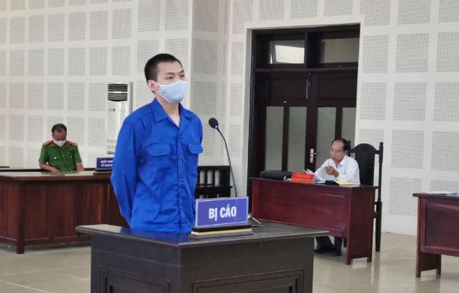 Bị cáo Xiao Qui Ping trả lời Hội đồng xét xử tại phiên tòa sáng 30/6.