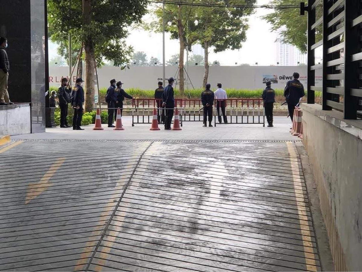 Lý do bên phía chủ đầu tư chặn cửa hầm vì không thu được phí trông giữ xe ô tô 