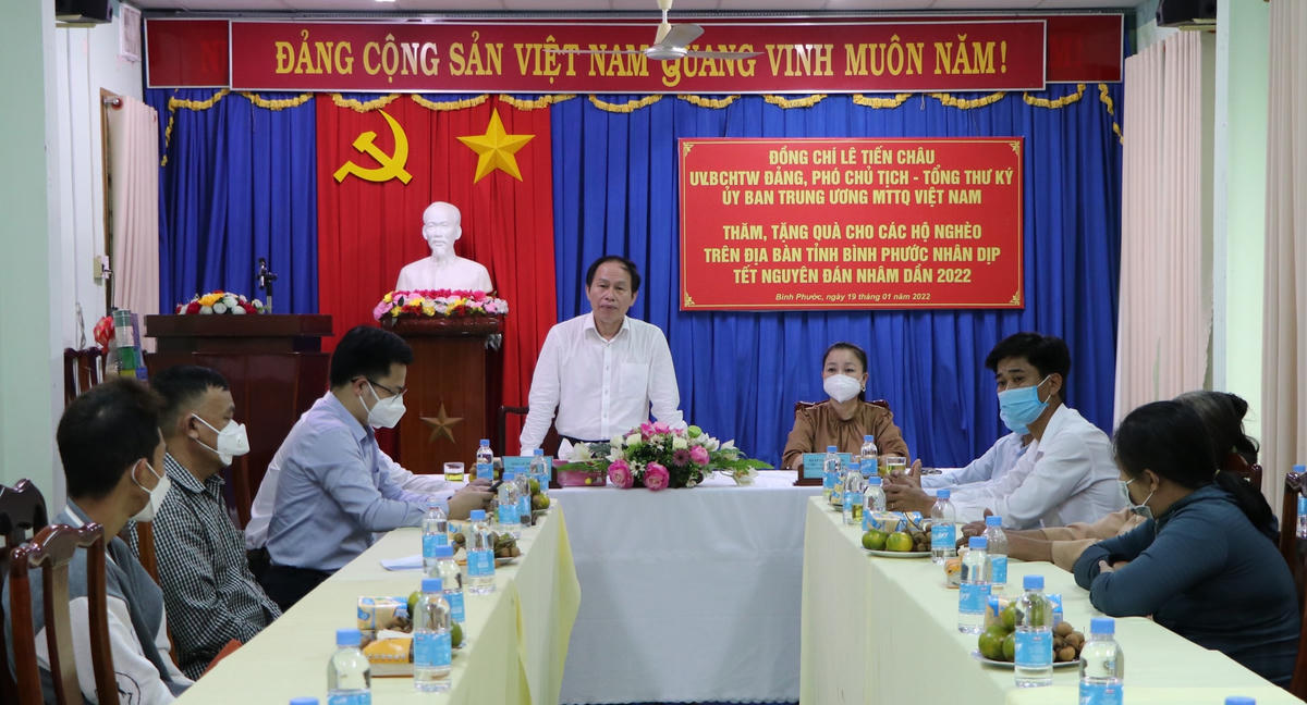 Phó Chủ tịch - Tổng Thư ký Lê Tiến Châu phát biểu tại buổi thăm, làm việc với Ủy ban MTTQ Việt Nam tỉnh Bình Phước.