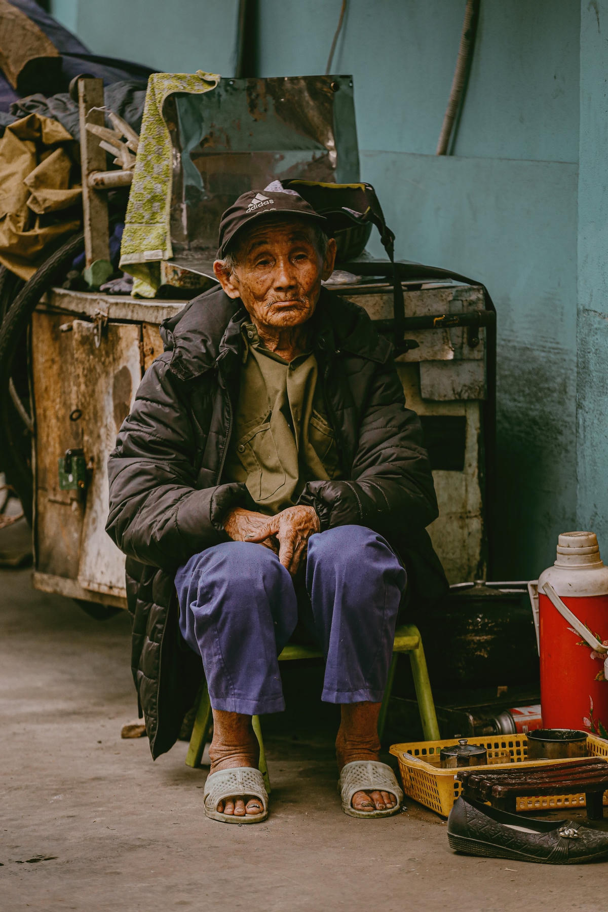 ... Ẩn đằng sau đó là rất nhiều nỗi niềm khó nói. 