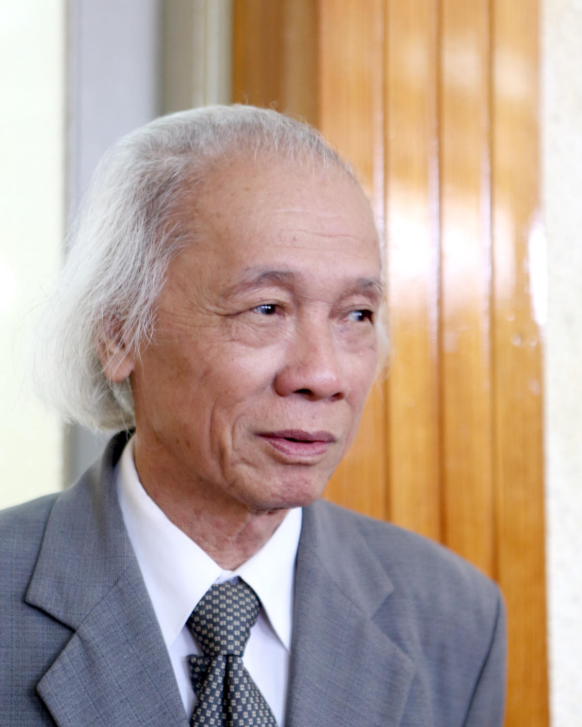 Phó Giáo sư, Nhà giáo Nhân dân Lê Mậu Hãn. 