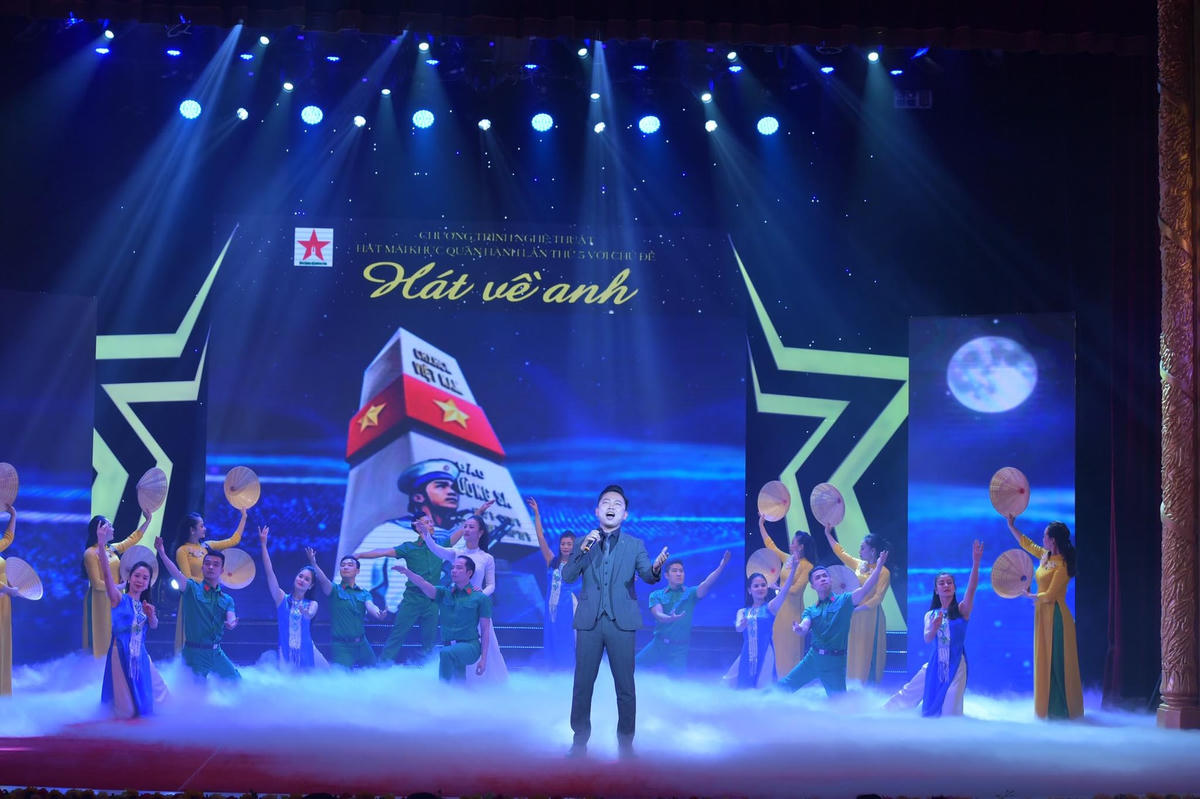 Chương trình được tổ chức nhằm ôn lại chặng đường 76 năm xây dựng, chiến đấu, trưởng thành và phát triển của QĐND Việt Nam anh hùng.