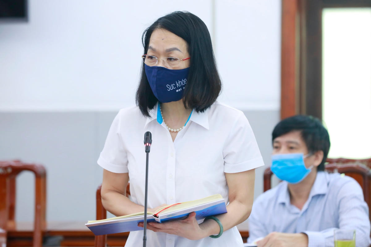 Các đại biểu phát biểu tại phiên họp.