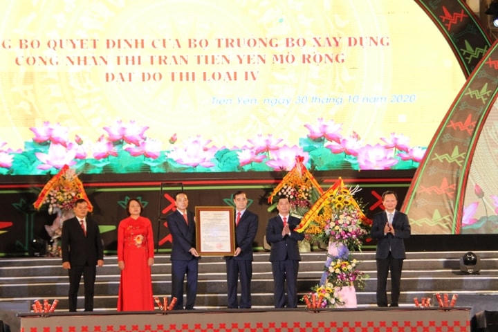 Huyện Tiên Yên vinh dự đón nhận Quyết định của Bộ trưởng Xây dựng công nhận thị trấn Tiên Yên mở rộng đạt tiêu chí đô thị loại IV. 