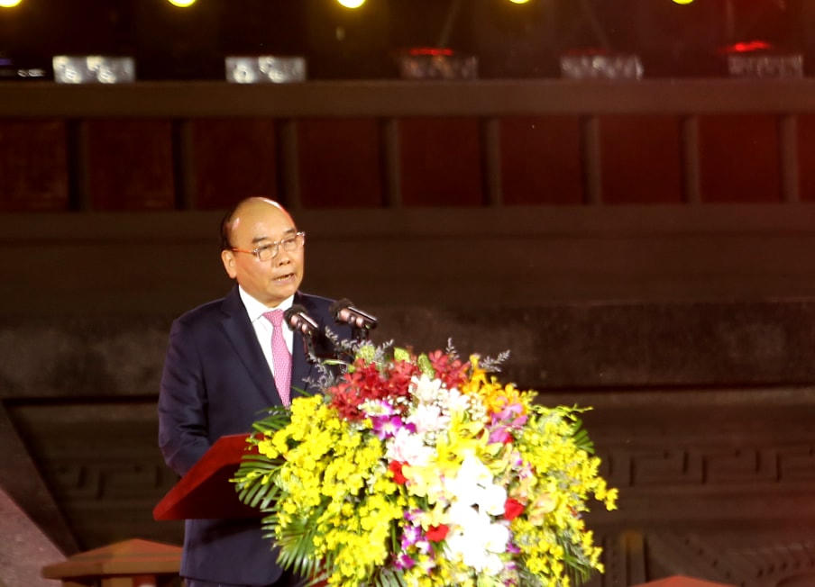 Chủ tịch nước Nguyễn Xuân Phúc phát biểu tại buổi khánh thành đền Vua Hùng tại Cần Thơ.