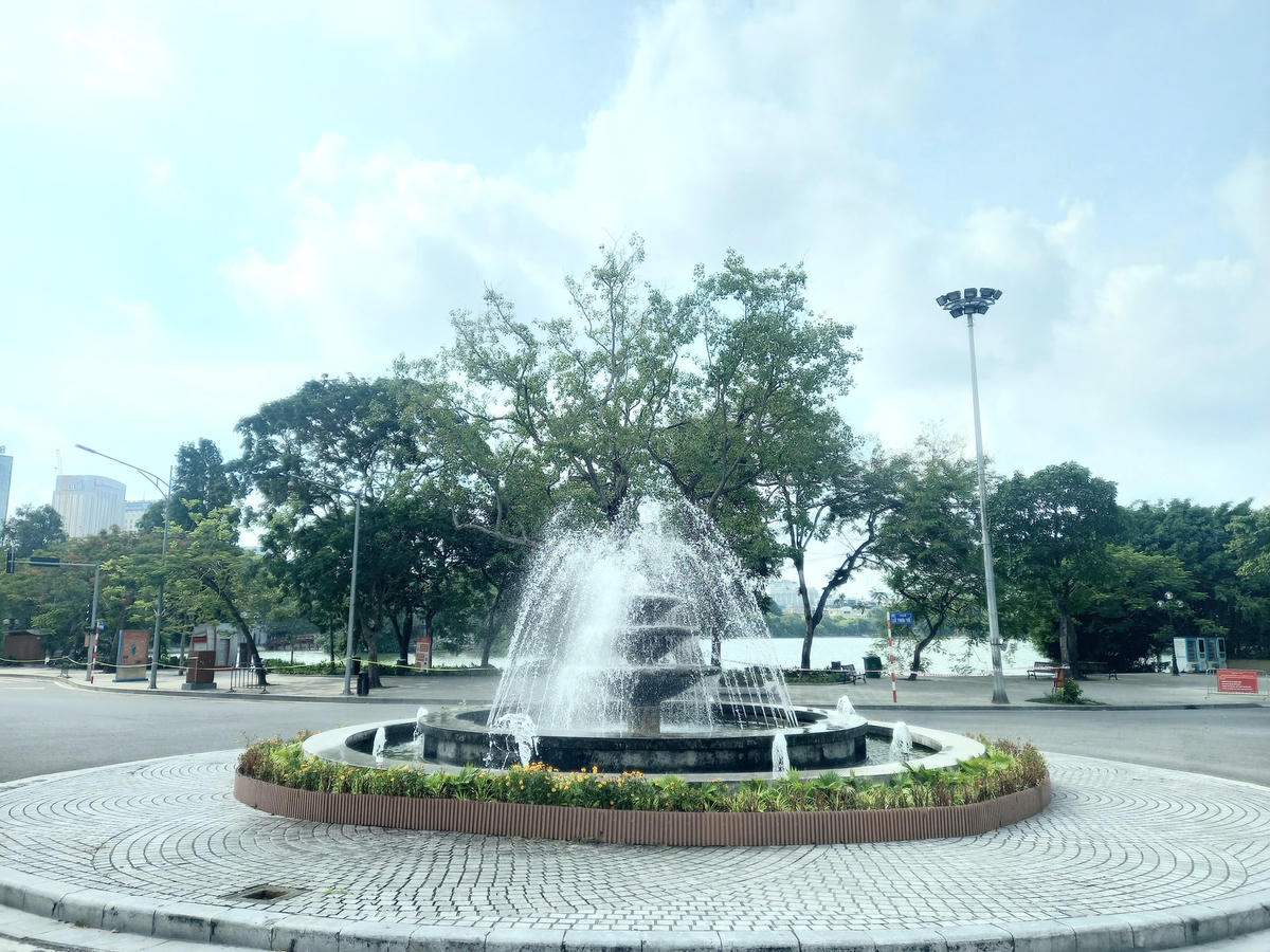 Phố đi bộ quanh hồ Hoàn Kiếm là điểm nhấn của Hà Nội.