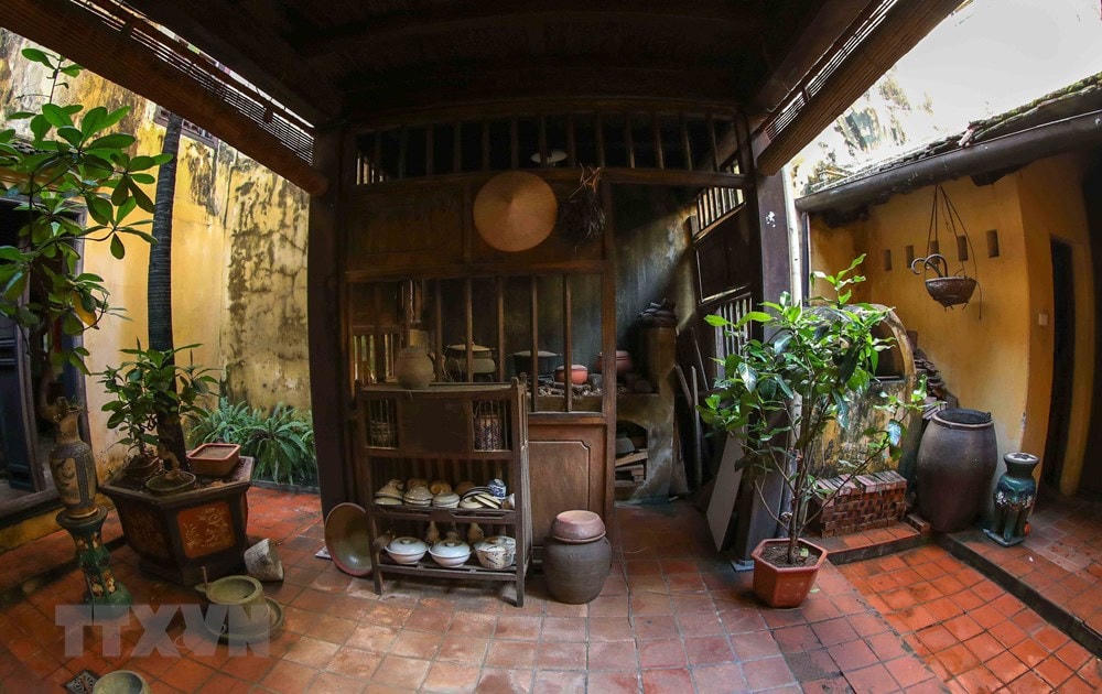 Không gian khu bếp trong ngôi nhà cổ 87 Mã Mây. (Nguồn: TTXVN).