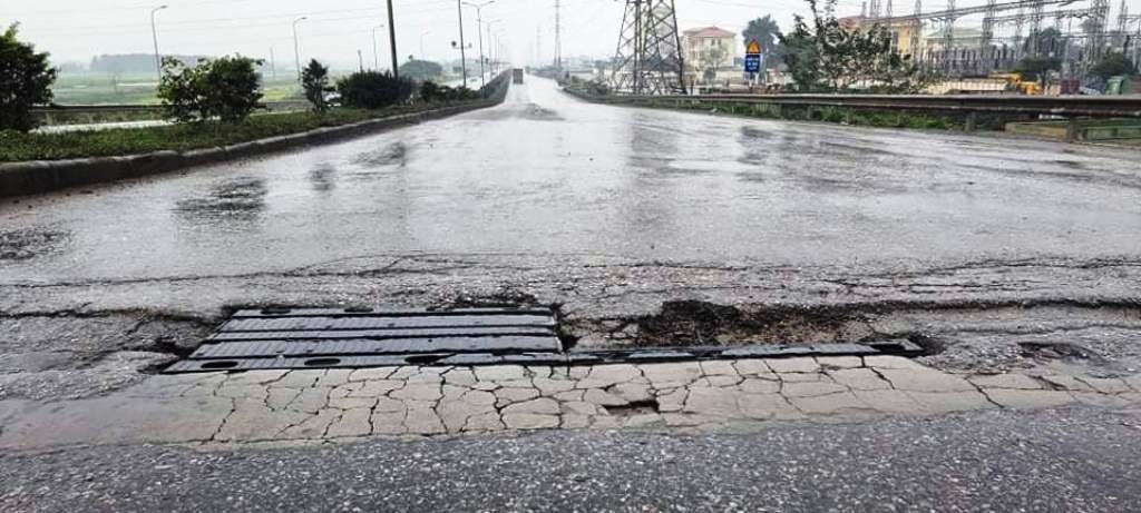 Tuyến QL1A đoạn tránh TP Thanh Hóa bị hư hỏng, tiềm ẩn nhiều rủi ro tai nạn giao thông.
