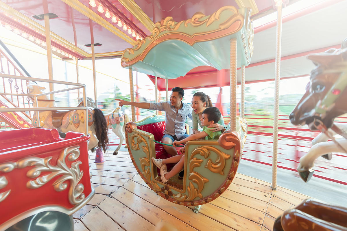 Đu quay diệu kỳ - Dragon Park- Sun World Halong Complex.