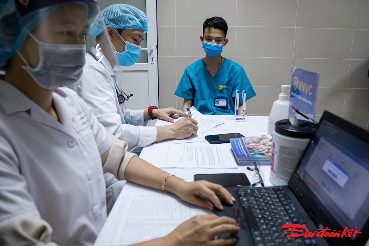 Trên 95% nhóm đối tượng ưu tiên đợt 1 (dự kiến khoảng 7.235 đối tượng) nguy cơ cao mắc COVID-19 sống trên địa bàn Hà Nội được tiêm chủng vắc xin phòng phòng bệnh.