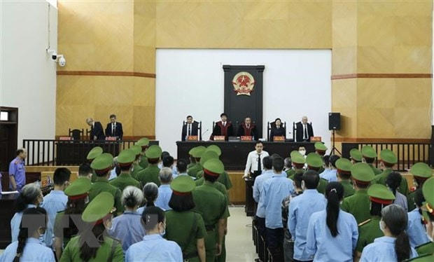 Hội đồng xét xử tiếp tục phiên xét xử. (Ảnh: Doãn Tấn/TTXVN).