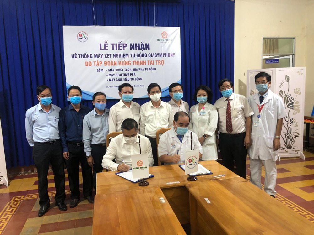 Ký kết bàn giao máy xét nghiệm tự động QIAsymphony.