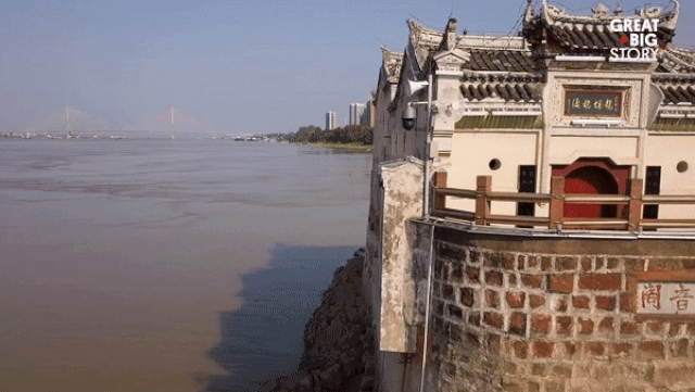 Công trình hiên ngang cùng tuế nguyệt.