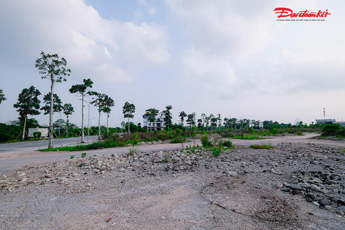 Thời điểm phá dỡ, ông Dương Ngọc Thỏa, Phó Chủ tịch UBND phường Phú Lương, quận Hà Đông cho biết, toàn bộ công trình công viên nước này xây dựng không có giấy phép, xây dựng trái phép nên bị phá dỡ theo quy định pháp luật. UBND quận Hà Đông là cơ quan ra quyết định cưỡng chế phá dỡ công trình.