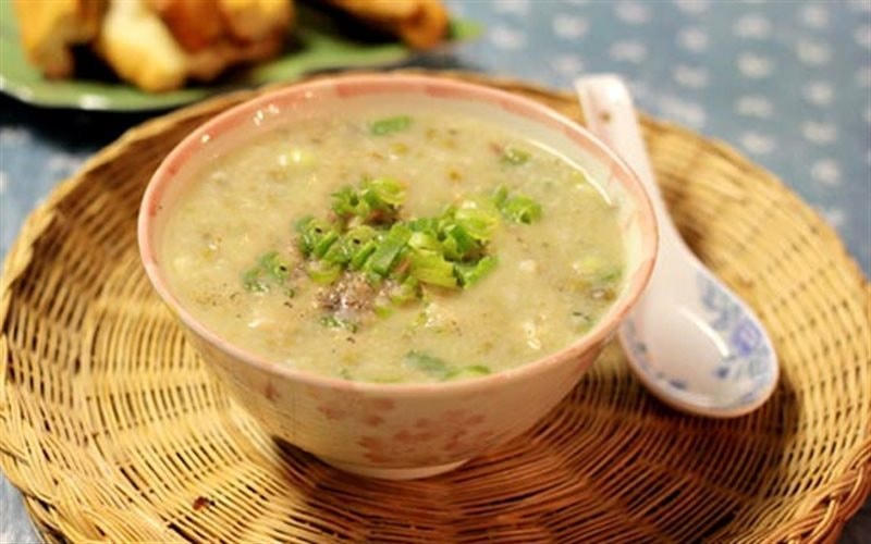Cháo đậu xanh bổ dưỡng, dễ tiêu.