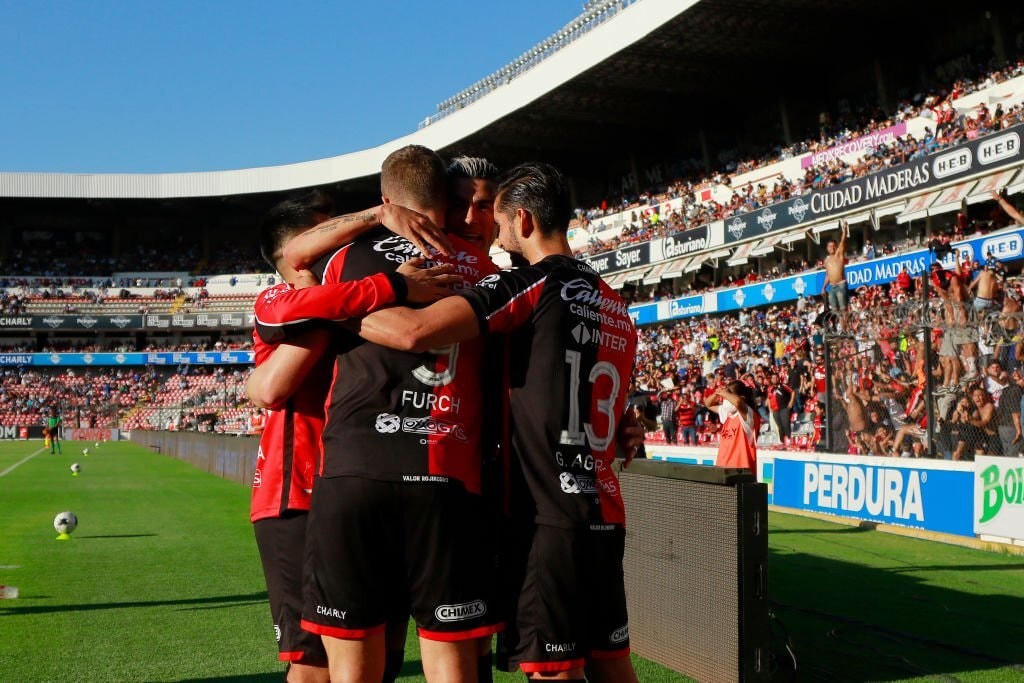 Ở phút thứ 29 trong trận đấu tại vòng 17 Liga MX, Julio Furch ghi bàn thắng mở tỷ số cho Atlas. Ảnh: Reuters.