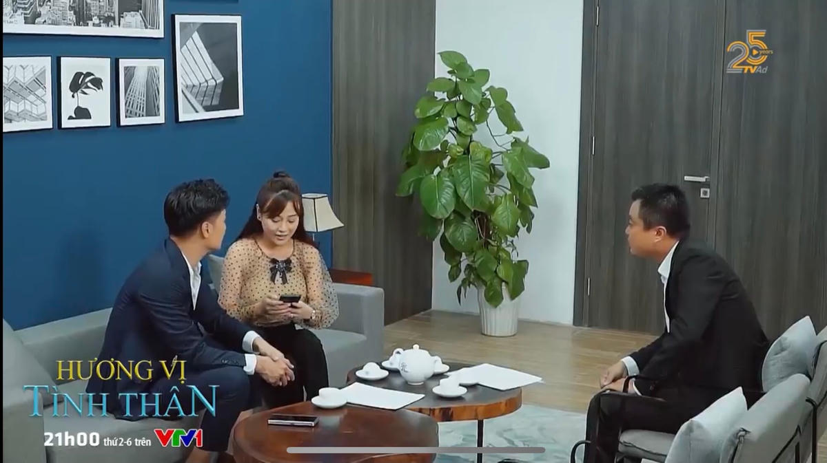 Nam đưa ra bằng chứng giải oan cho ông Sinh. Ảnh: CMH