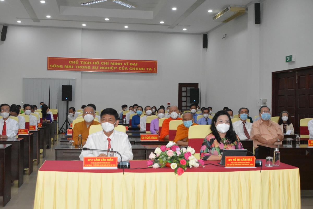 Ông Lâm Văn Mẫn, Bí thư Tỉnh uỷ Sóc Trăng cùng lãnh đạo tỉnh dự lễ kỷ niệm.