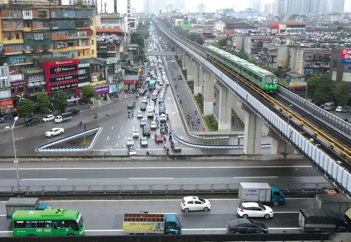 Đường sắt trên cao sẽ là một giải pháp giúp giảm tải ách tắc giao thông nội đô. Ảnh: Quang Vinh.
