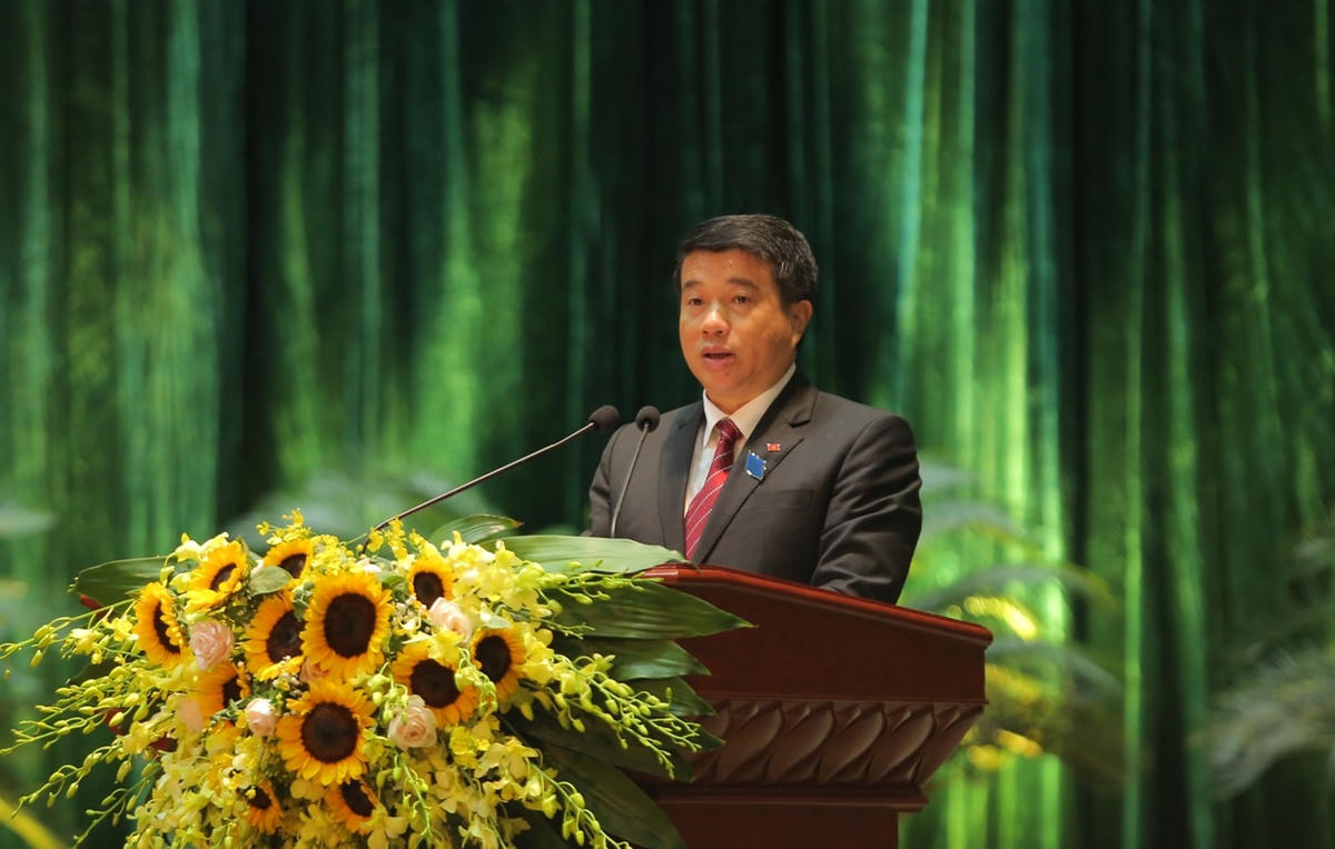 Ông Y Thanh Hà Niê Kđăm, Bí thư Đảng ủy Khối Doanh nghiệp Trung ương phát biểu tại đại hội.