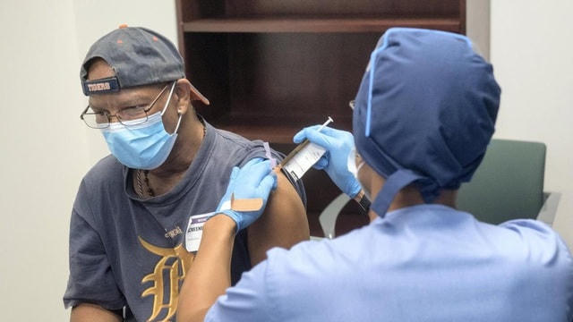 Moderna thông báo vắc xin ngừa Covid-19 của họ hiệu quả đến 94,5%. Ảnh minh họa: Getty.