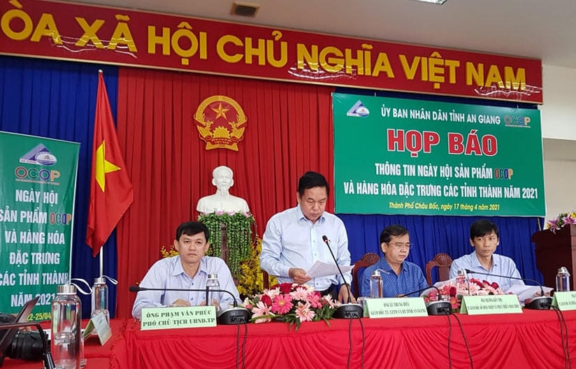 Ban tổ chức thông tin ngày hội OCOP ở An Giang sắp tới.   