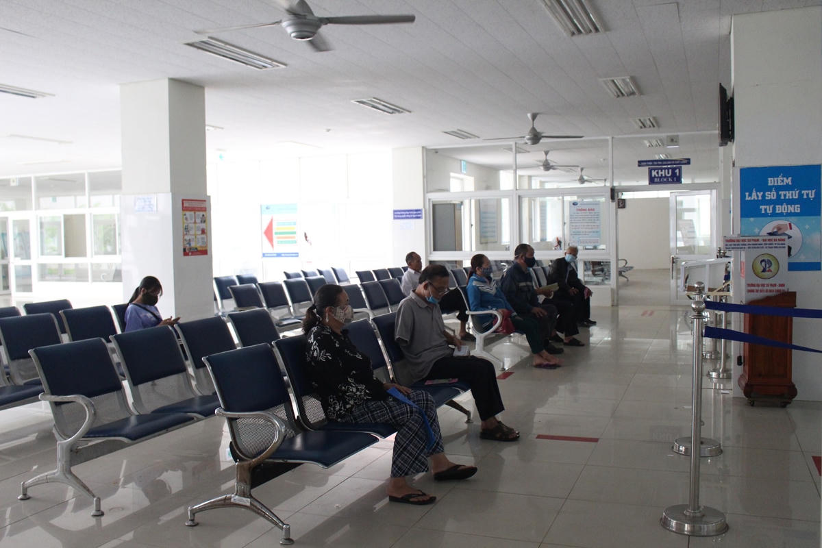 Phòng chờ khám của BVĐKTƯ Quảng Nam.