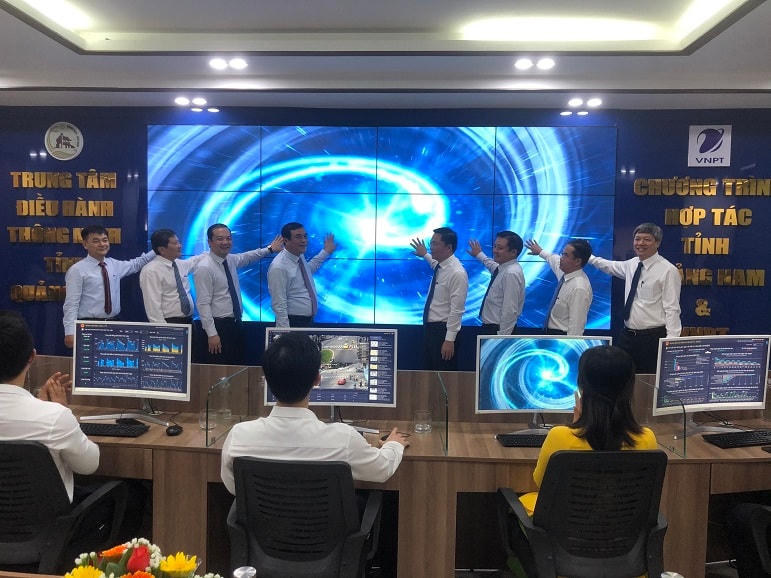 Lãnh đạo tỉnh bấm nút khai trương IOC Quảng Nam.