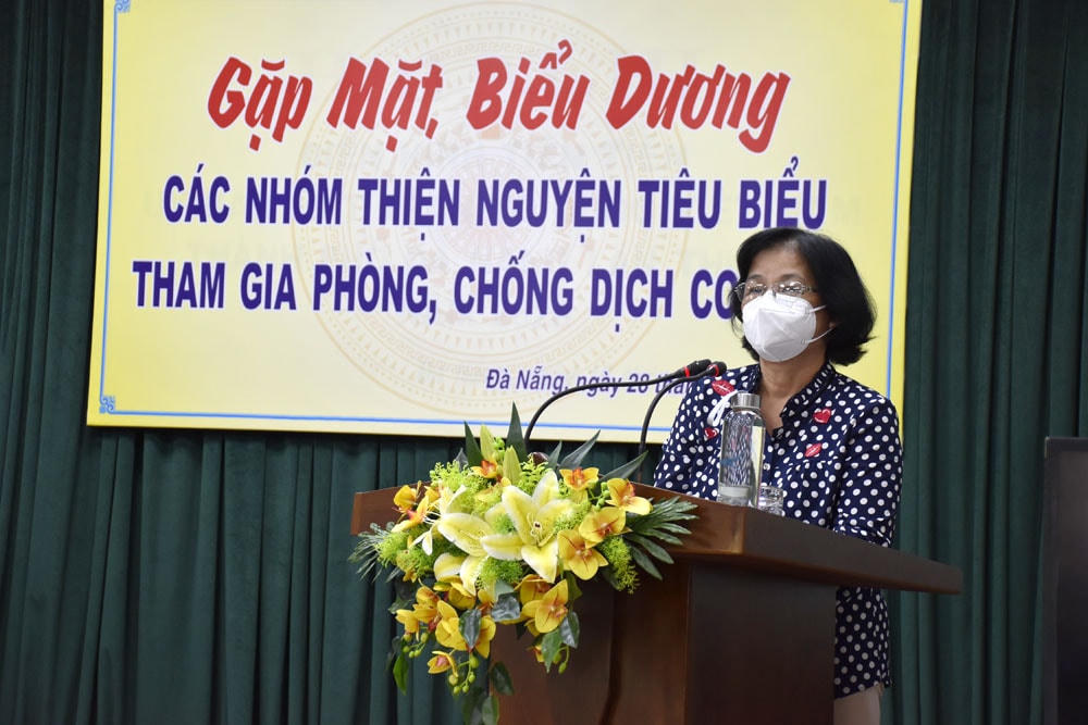Chủ tịch Ủy ban MTTQ Việt Nam TP Đà Nẵng Đặng Thị Kim Liên phát biểu tại buổi gặp mặt. Ảnh Thanh Tùng.