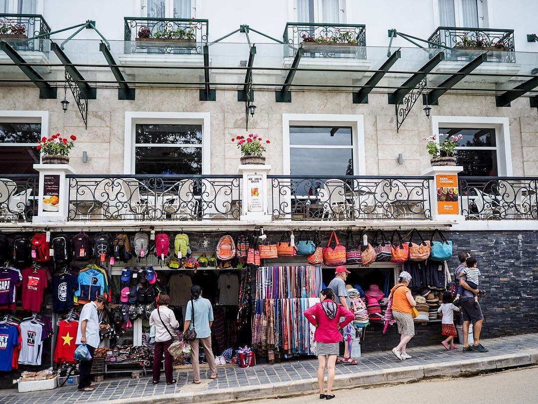 Phố Cầu Mây là tâm điểm kinh doanh sầm uất tại thị xã Sa Pa.  