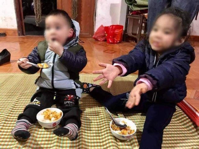 Hai cháu bé đang được người dân nuôi dưỡng tạm thời. Ảnh: CTV.
