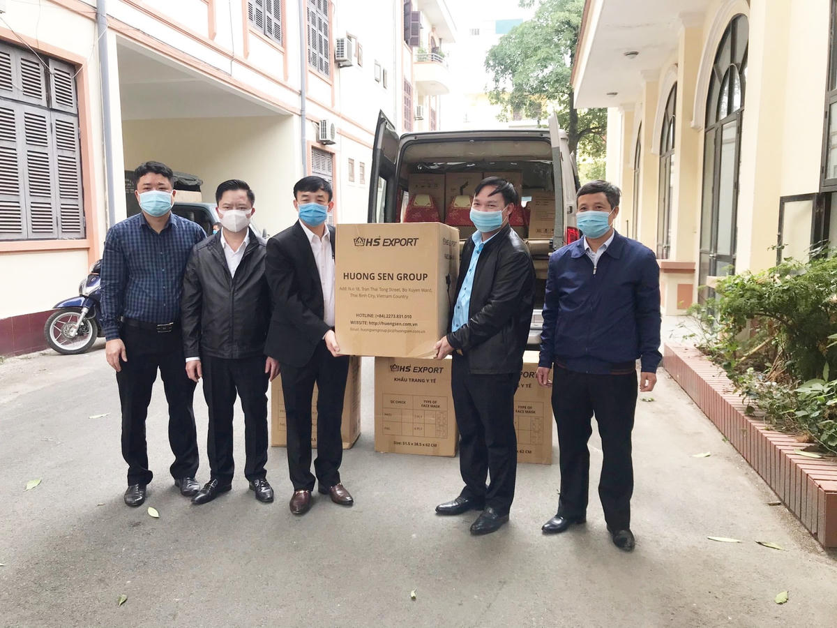 Ban Thường trực Ủy ban MTTQ tỉnh Bắc Ninh tiếp nhận ủng hộ phòng chống dịch Covid-19.