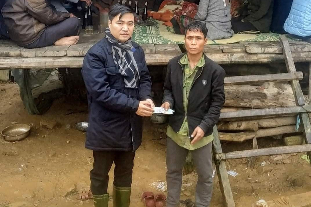 Thầy Tình luôn trăn trở và muốn giúp đỡ thật nhiều cho đồng bào dân tộc, những mảnh đời bất hạnh.