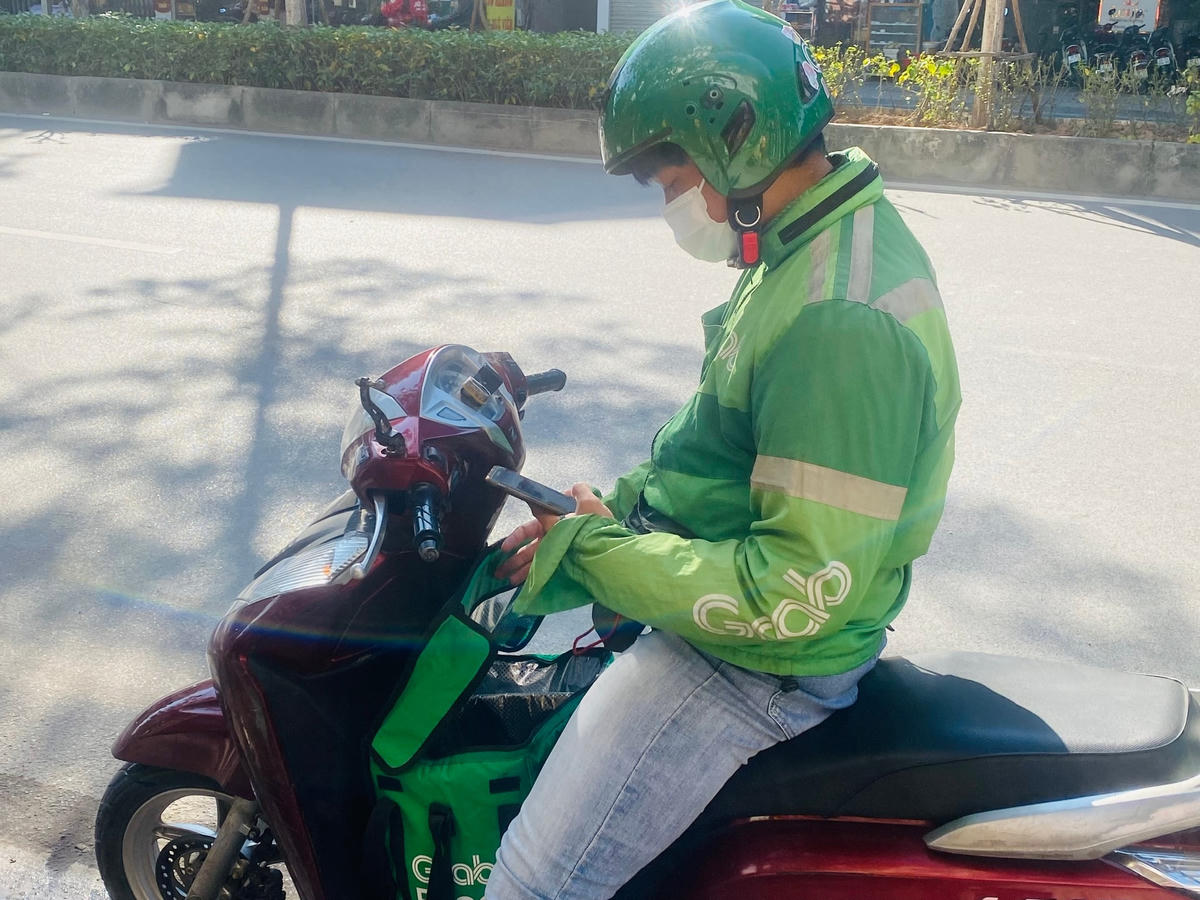 Song hành cùng sự phát triển của thương mại điện tử, thị trường chuyển phát, giao hàng nhanh ngày càng mở cửa và tính cạnh tranh cao.