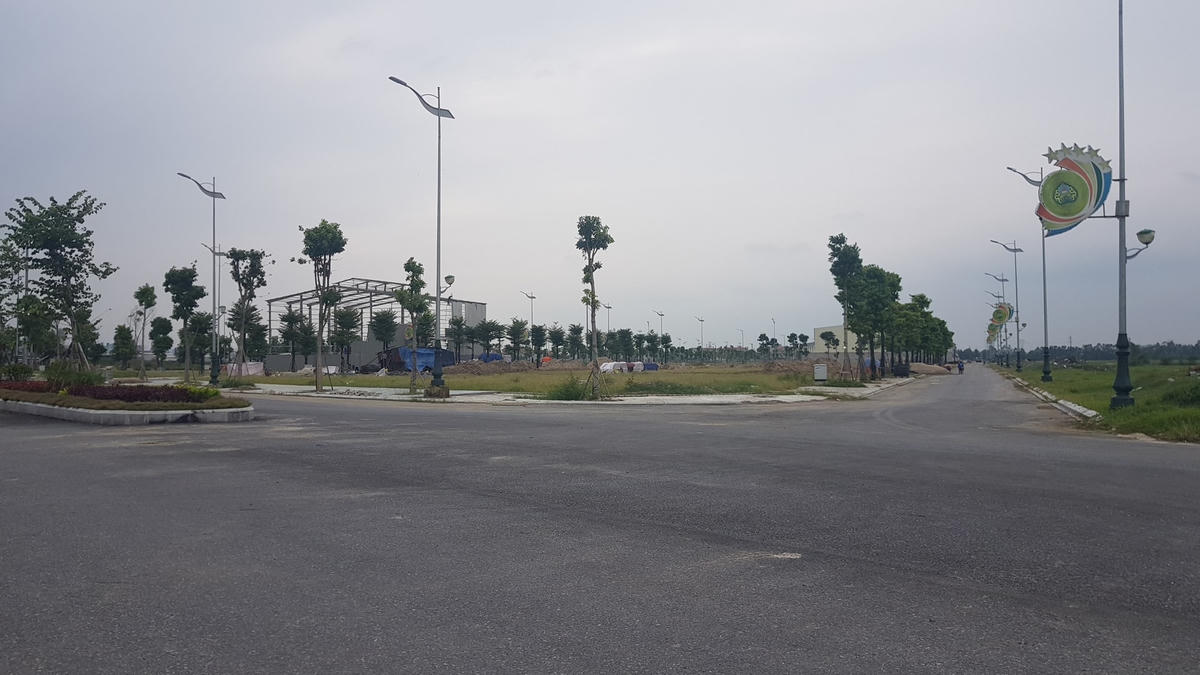 Lối dẫn vào CCN làng nghề Mẫn Xá. Ảnh: Hà An.