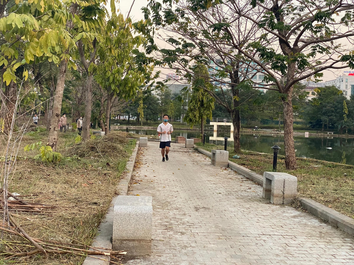 Người dân dễ dàng trong việc chạy bộ quanh hồ