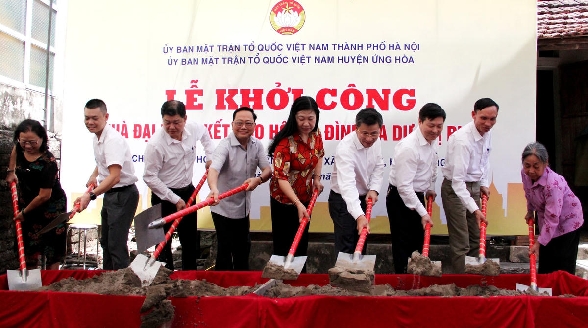 Xây dựng nhà Đại đoàn kết giúp những gia đình nghèo vươn lên thoát nghèo bền vững. Ảnh: Nguyễn Phượng.