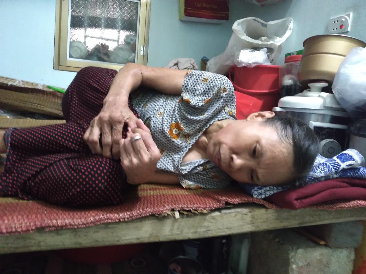 Bà Thêm lâm cảnh ốm yếu, mù lòa, không chế độ.