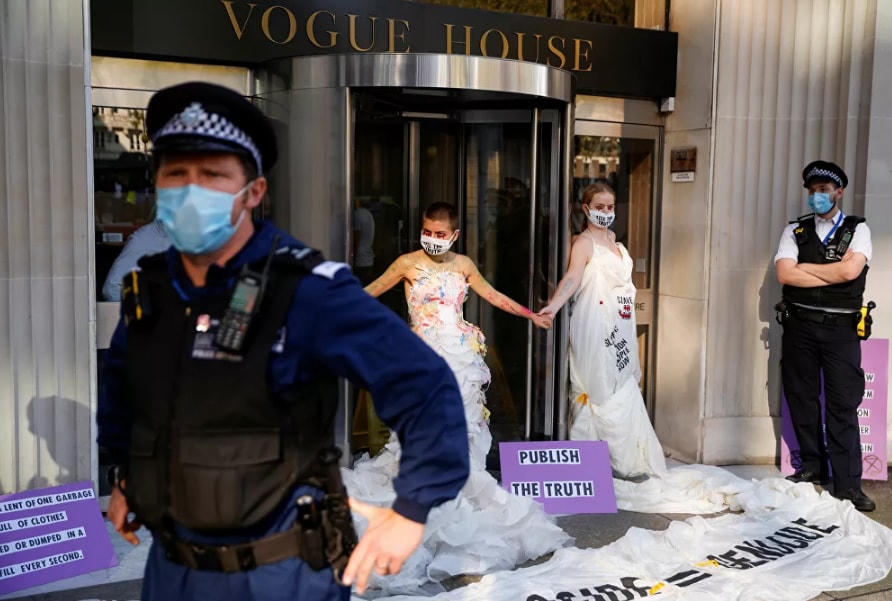 Một nhóm các nhà hoạt động xã hội ở London đang tổ chức một cuộc biểu tình bên ngoài nhà xuất bản nổi tiếng thế giới Conde Nast, yêu cầu bảo vệ các nguyên tắc tự do ngôn luận.