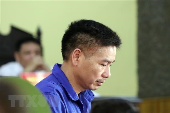 Bị cáo Trần Xuân Yến (nguyên Phó Giám đốc Sở Giáo dục và Đào tạo tỉnh Sơn La) tại phiên tòa ngày 24/5. Ảnh: TTXVN.