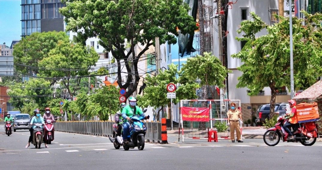 Do lượng shipper còn hạn chế nên phí giao hàng có phần tăng cao.