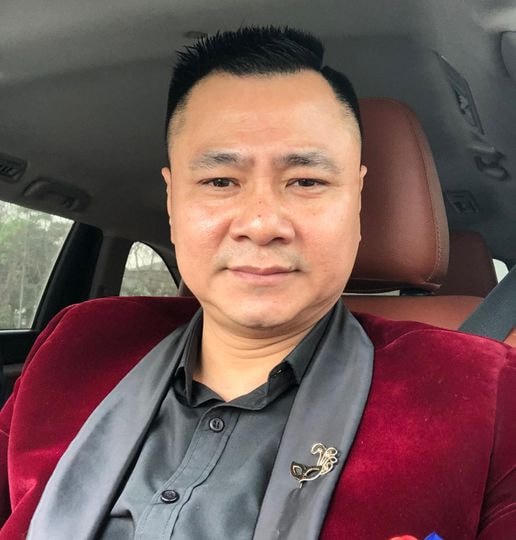 Nghệ sĩ Tự Long chúc cả nhà mùng 1 đầu tháng an lành: “Trào lưu đầu tháng chúc nhau. Làm gì cũng đỏ cũng nhiều niềm vui”.  