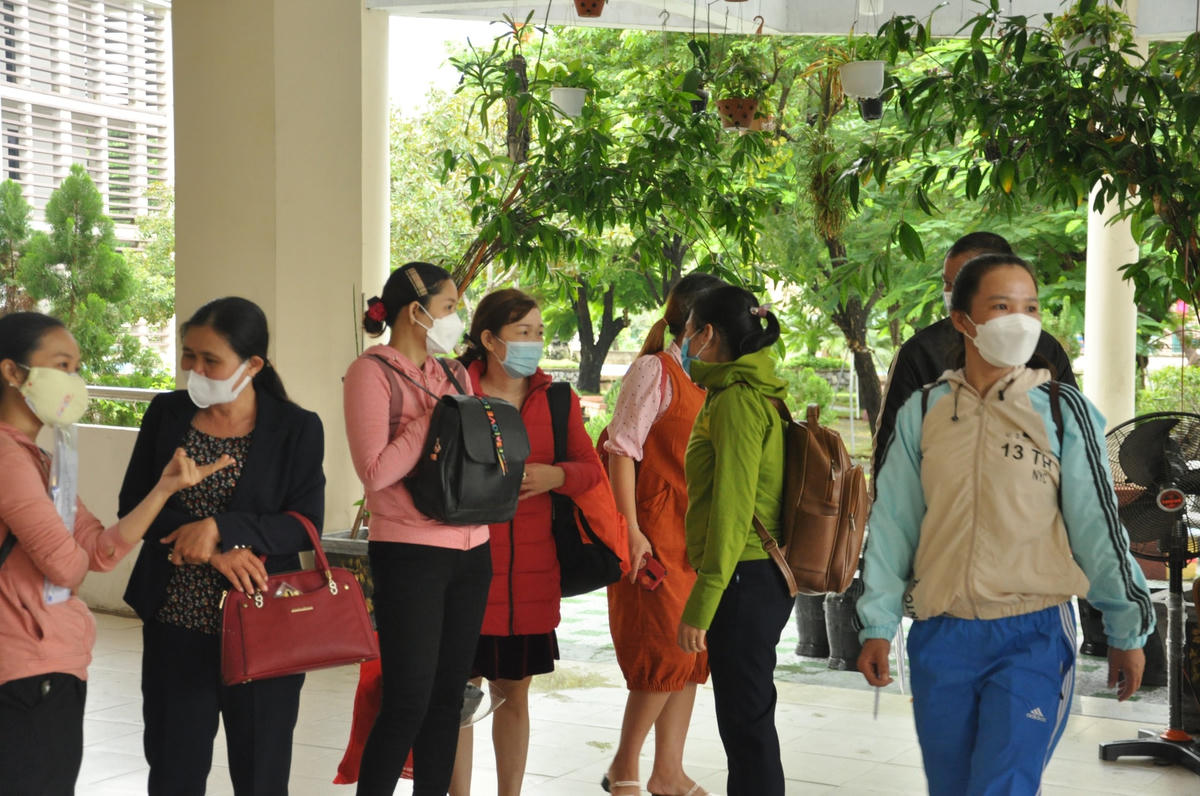 Các thi sinh đã đến điểm thi nhưng đợt thi lần này đã tạm hõan.