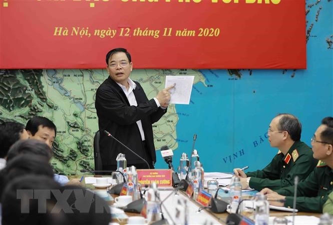Phó trưởng ban thường trực Ban Chỉ đạo Trung ương về phòng, chống thiên tai, Bộ trưởng Bộ Nông nghiệp và Phát triển nông thôn Nguyễn Xuân Cường phát biểu chỉ đạo. (Ảnh: Vũ Sinh/TTXVN).